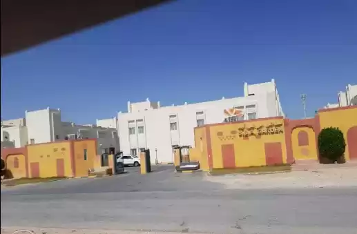 Жилой Готовая недвижимость 4 спальни Н/Ф Вилла в комплексе  в аренду в Аль-Садд , Доха #7135 - 1  image 